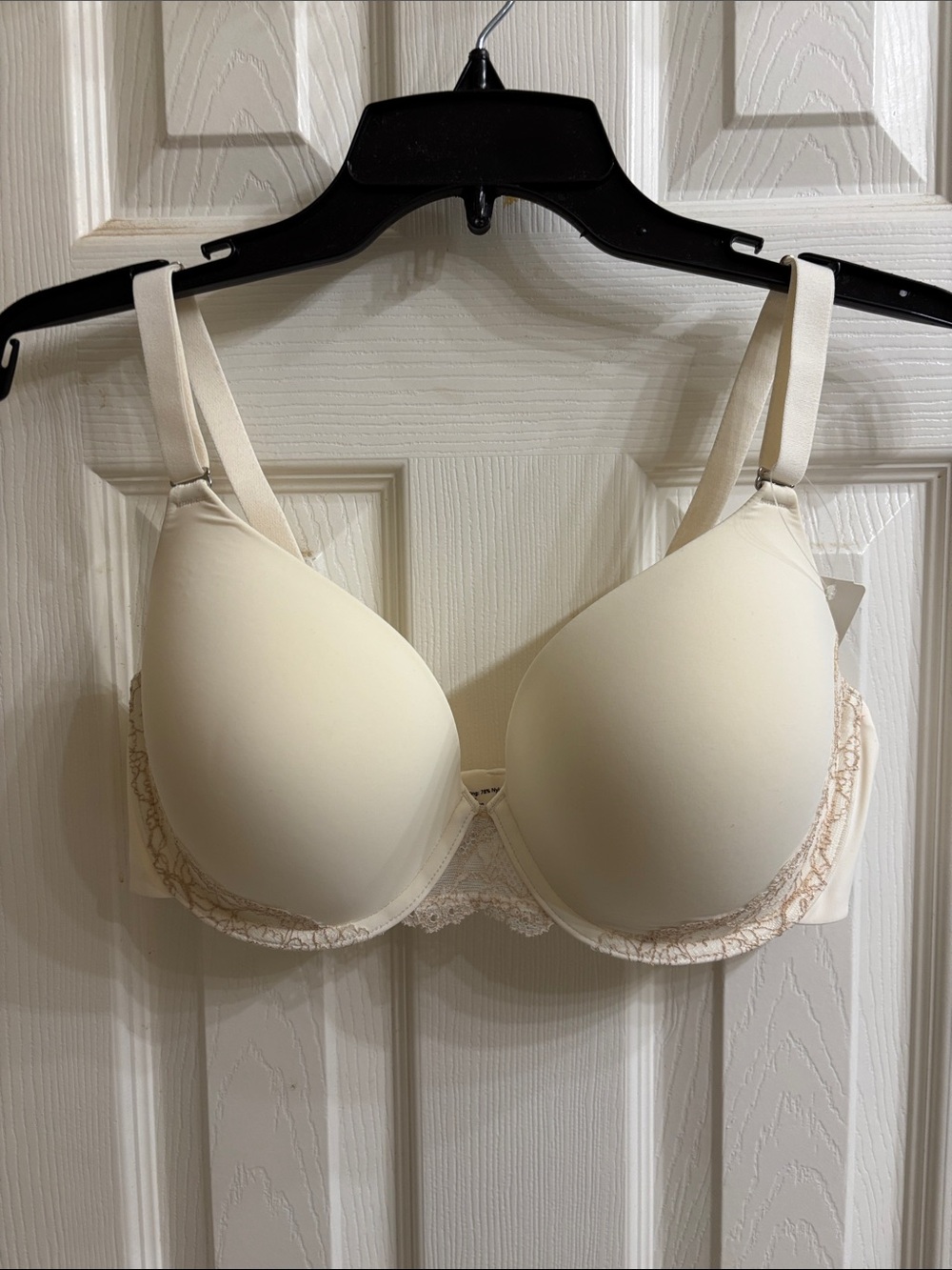 Soma Cream memorable lace trim Full Coverage Bra. NWT